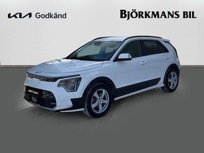 Begagnad Kia e-Niro 150 kW (204 HK) 2023 /ud/ clear white SUV