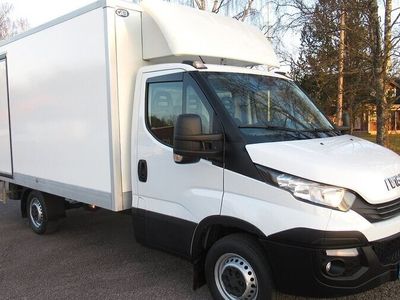 begagnad Iveco Daily 35-140 Automat Påbyggt Skåp med Sidodörr & Lift 2019, Transportbil