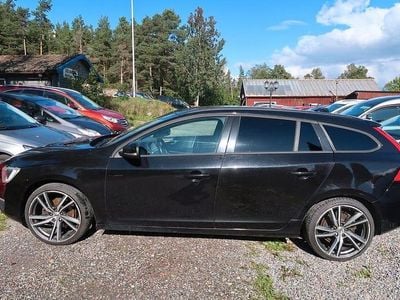 Begagnad Volvo V60 Kinetic 190 HK (139 kW) 2015 Svart Kombi