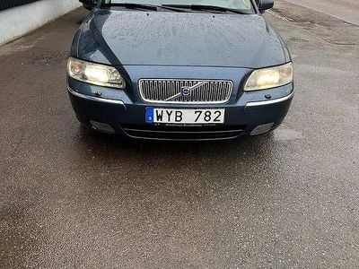 Begagnad Volvo V70 Summum 185 HK (136 kW) 2005 Blå Kombi