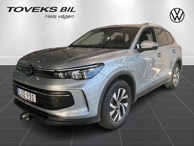 Oyster silver metallic Ny 2025 VW Tiguan Life SUV | 499 999 kr (Marknadspris)
