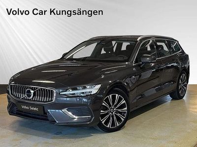 Grå Begagnad 2022 Volvo V60 Core Kombi | 359 900 kr (Marknadspris)
