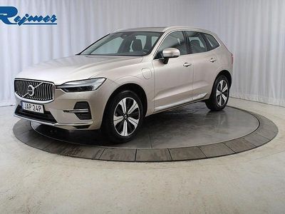 Ljusgrå Begagnad 2023 Volvo XC60 Plus SUV | 499 900 kr (Marknadspris)