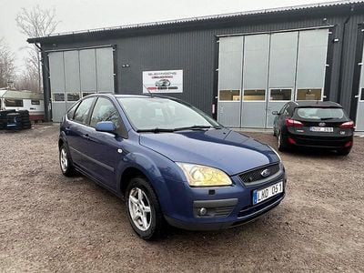 Blå Begagnad 2007 Ford Focus Halvkombi | 19 900 kr (Marknadspris)