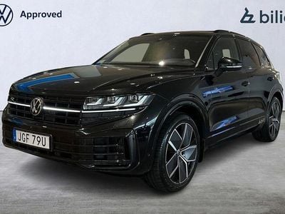 Svart (grenadilla black metallic) Begagnad 2023 VW Touareg R SUV | 789 000 kr (Dyr)