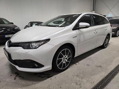 Vit Begagnad 2017 Toyota Auris Hybrid Edition Kombi | 169 500 kr (Marknadspris)