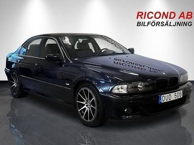 Mörkblå Begagnad 1999 BMW 540 Sedan | 114 900 kr