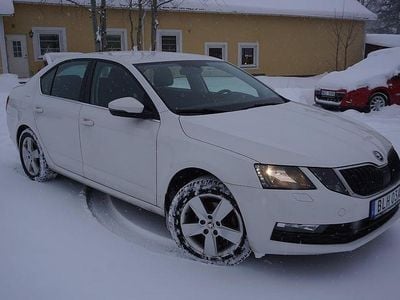 Begagnad Skoda Octavia Ambition 116 HK (85 kW) 2019 Vit Halvkombi