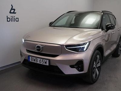 Ljusgrå Begagnad 2022 Volvo XC40 Plus SUV | 359 500 kr