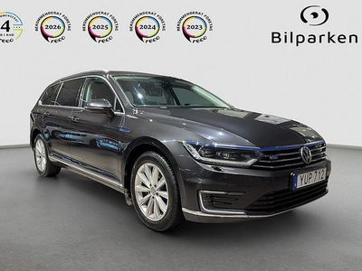 Mörkgrå Begagnad 2017 VW Passat GTE Kombi | 159 990 kr (Marknadspris)