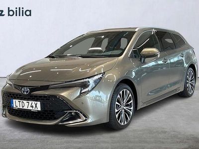 Grön Begagnad 2024 Toyota Corolla Style Kombi | 309 900 kr (Marknadspris)