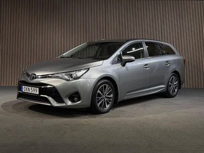 Ljusgrå Begagnad 2015 Toyota Avensis Active Kombi | 144 800 kr (Marknadspris)