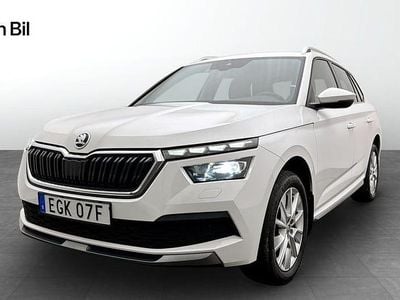 Vit Begagnad 2023 Skoda Kamiq Style SUV | 239 900 kr (Marknadspris)