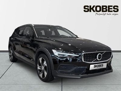 Svart Begagnad 2022 Volvo V60 CC Kombi | 334 900 kr (Marknadspris)