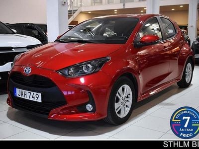 Röd (monotone body colour) Begagnad 2023 Toyota Yaris Hybrid Active Halvkombi | 189 000 kr (Bra pris)