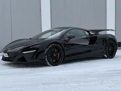 Svart Begagnad 2023 McLaren Artura Sportkupé | 2 695 000 kr