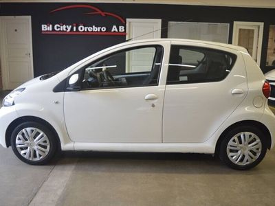 begagnad Toyota Aygo 1.0 (68hk) VVT-i / 3-Ägare / Låga Mil / Nyservad & Ny Besiktad