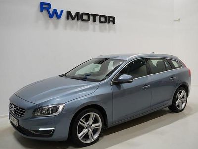 Ljusblå Begagnad 2016 Volvo V60 Summum Kombi | 174 800 kr (Marknadspris)
