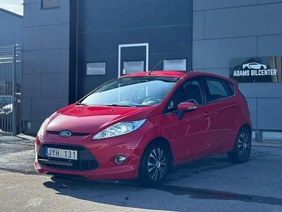 Begagnad Ford Fiesta 82 HK (60 kW) 2009 Röd Halvkombi