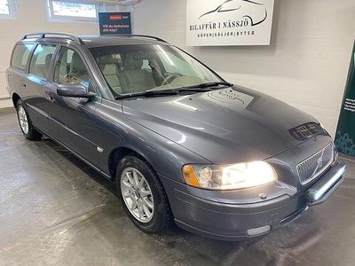 Begagnad Volvo V70 Kinetic 140 HK (102 kW) 2005 Grå Kombi