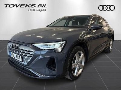 Begagnad Audi Q8 e-tron Design 250 kW (340 HK) 2023 Grå SUV