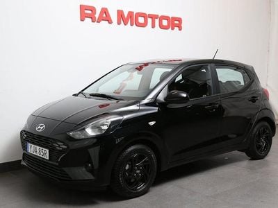 Svart Begagnad 2024 Hyundai i10 Essential Halvkombi | 159 900 kr (Marknadspris)