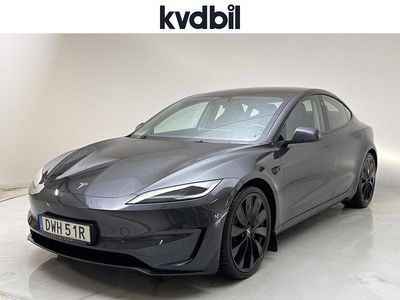 Grå Begagnad 2024 Tesla Model 3 Performance Sedan | 529 000 kr