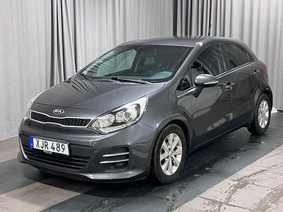 Grå Begagnad 2015 Kia Rio Halvkombi | 99 900 kr (Lite dyr)