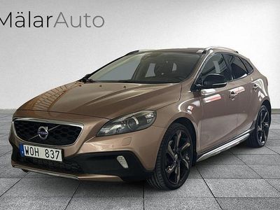 Brun Begagnad 2013 Volvo V40 CC Summum Kombi | 104 900 kr (Bra pris)