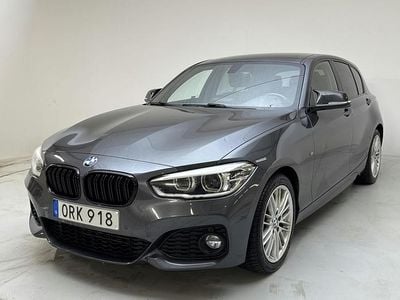 Grå Begagnad 2018 BMW 118 Shadowline Halvkombi | 169 900 kr (Bra pris)