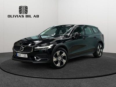 Gul Begagnad 2023 Volvo V60 CC Core Kombi | 209 400 kr (Bra pris)