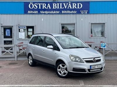 Begagnad Opel Zafira 141 HK (103 kW) 2005 Grå Minibuss