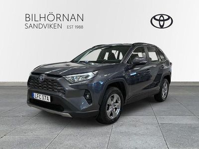 Mörkgrå Begagnad 2022 Toyota RAV4 Hybrid Active SUV | 359 900 kr (Marknadspris)