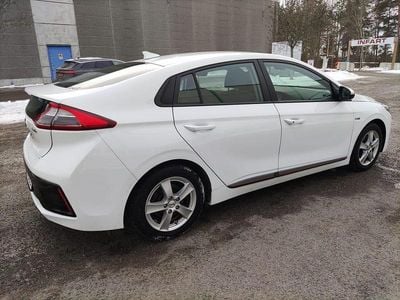 Begagnad Hyundai Ioniq 88 kW (120 HK) 2018 Halvkombi