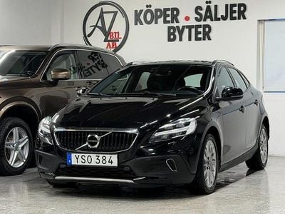 Svart Begagnad 2018 Volvo V40 CC Momentum Kombi | 182 900 kr (Marknadspris)