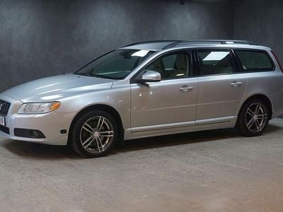 Ljusgrå Begagnad 2008 Volvo V70 Momentum Kombi | 69 900 kr (Dyr)