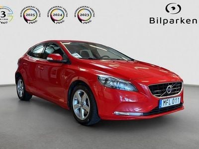 Röd Begagnad 2015 Volvo V40 Halvkombi | 109 990 kr (Marknadspris)
