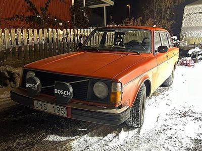 Orange Begagnad 1977 Volvo 244 Sedan | 22 000 kr