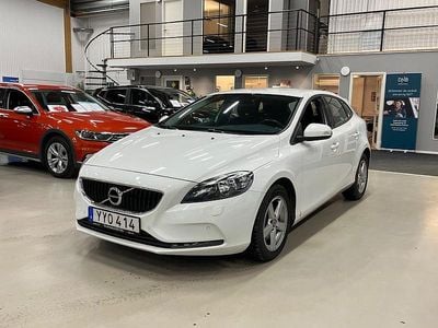 Begagnad Volvo V40 152 HK (111 kW) 2017 Vit Halvkombi