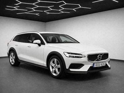 Begagnad Volvo V60 CC Momentum 190 HK (139 kW) 2019 Vit Kombi