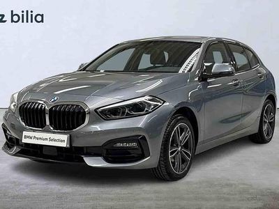 Grå Begagnad 2023 BMW 118 Halvkombi | 234 900 kr