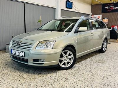 Begagnad Toyota Avensis 163 HK (119 kW) 2005 Ljusgrön (grön) Kombi