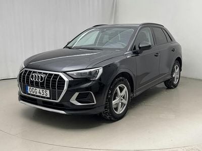 Svart Begagnad 2023 Audi Q3 Advanced SUV | 240 000 kr