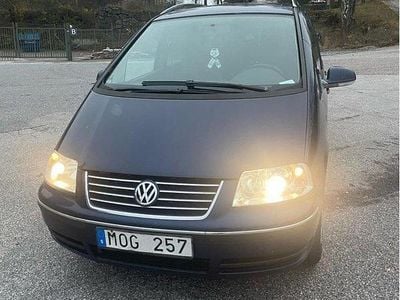 Begagnad VW Sharan 150 HK (110 kW) 2010 Blå Minibuss