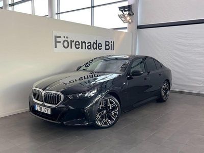 Safirsvart metallic Ny 2025 BMW 530 M Sport Sedan | 639 900 kr