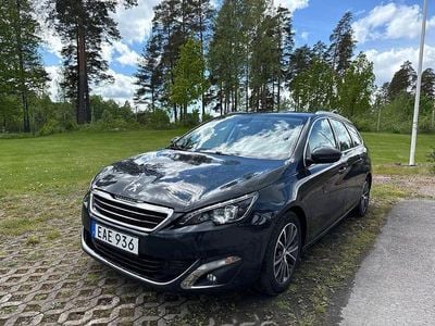 Begagnad Peugeot 308 SW Allure 120 HK (88 kW) 2016 Mörkgrå Kombi