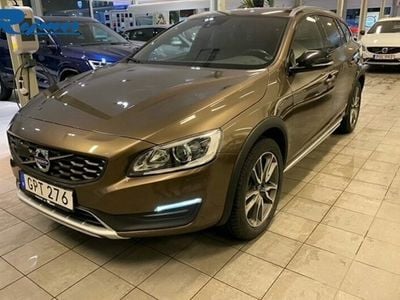 Brun Begagnad 2016 Volvo V60 CC Business Edition Kombi | 179 800 kr (Marknadspris)