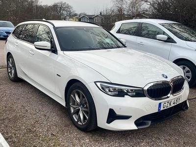 Begagnad BMW 330 292 HK (214 kW) 2022 Alpinvit