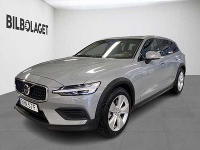 Begagnad 2024 Volvo V60 CC Kombi | 389 800 kr (Marknadspris)