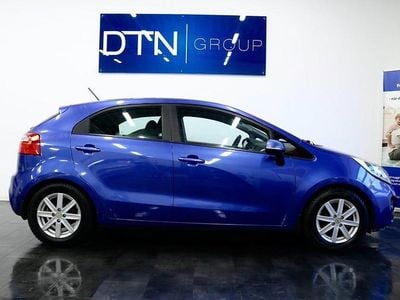 Begagnad Kia Rio 84 HK (61 kW) 2012 Blå